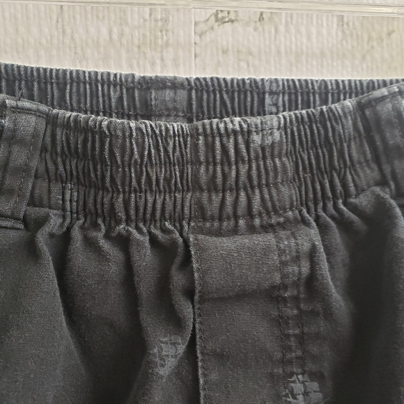 Garanimals Black shorts Size 4t - Picture 6 of 9